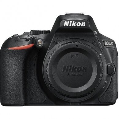 Nikon D5600 Kit AF-S 18-140mm VR 3